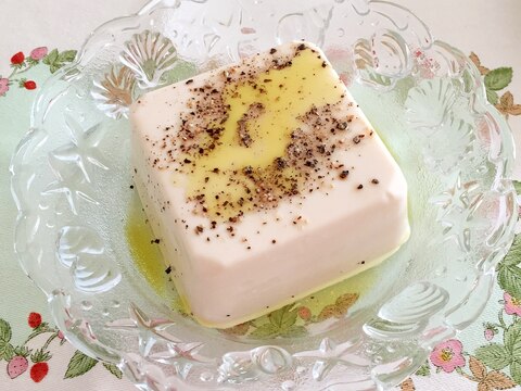 シンプルに!オリーブオイルと塩胡椒だけの冷奴♪